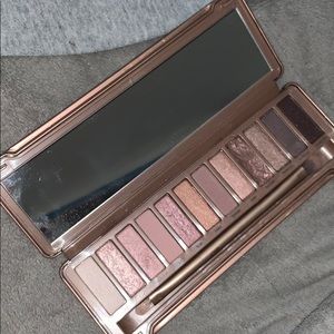 Naked 3 makeup palette